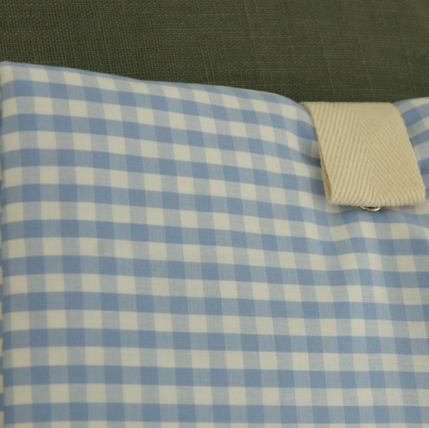 Cambiador de bebés con estampado vichy verde