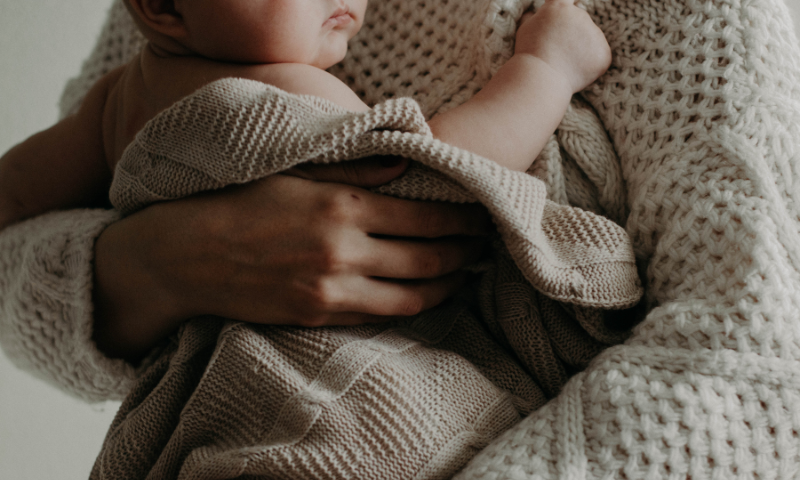 Cómo crear la canastilla perfecta para recién nacido