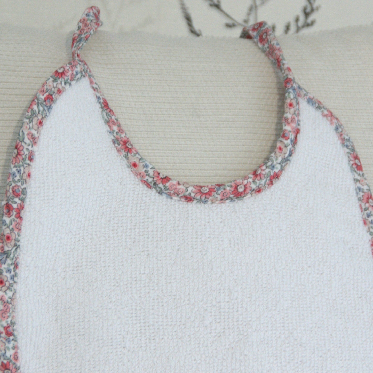 BABERO RIBETEADO ROSE