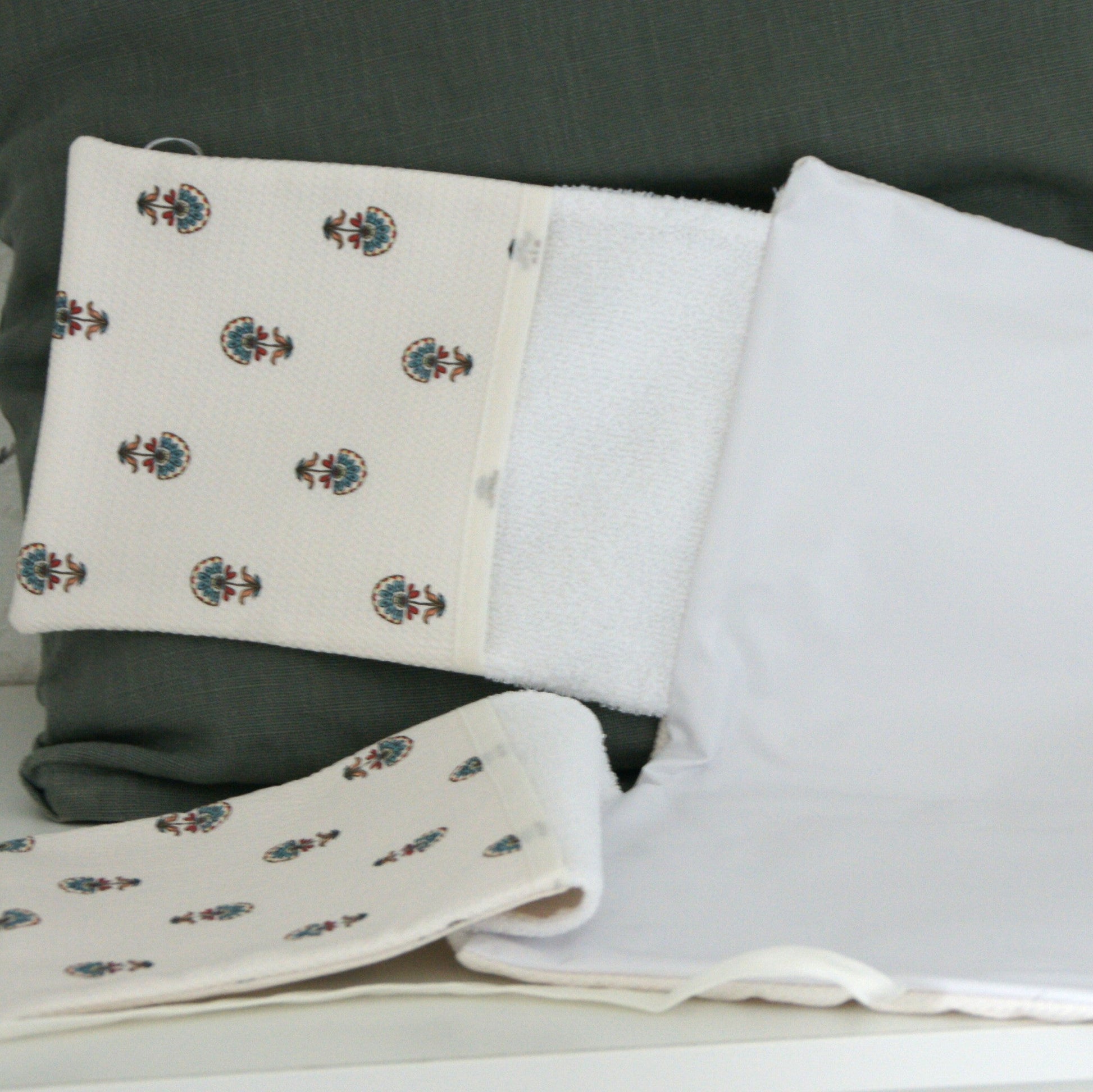 cambiador para bebé blanco con estampado