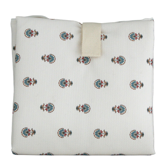 Cambiador blanco para bebés con estampado flores