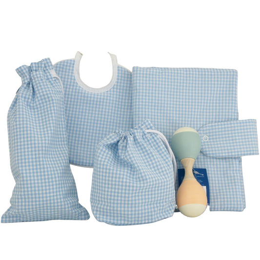 Detalle sonajero bebé vichy azul