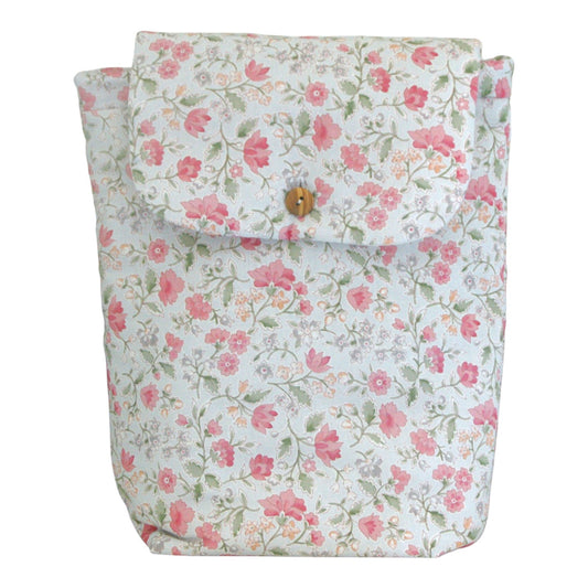 Mochila para la guardería impermeable por dentro, de estampado de flores rosas y verdes.
