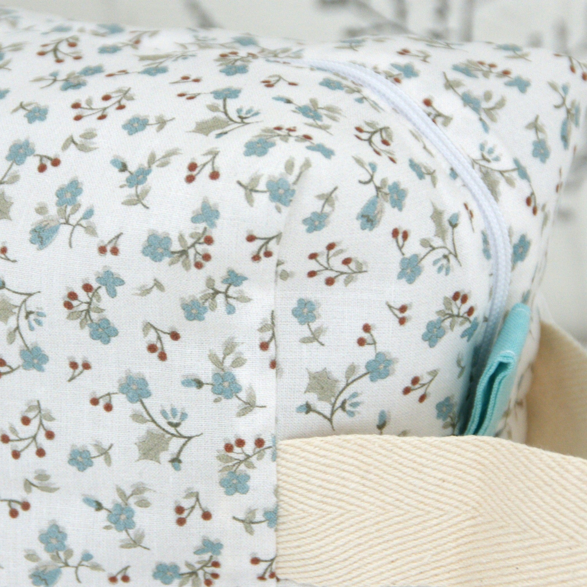 Neceser grande de viaje con gran capacidad, estampado azul florecitas