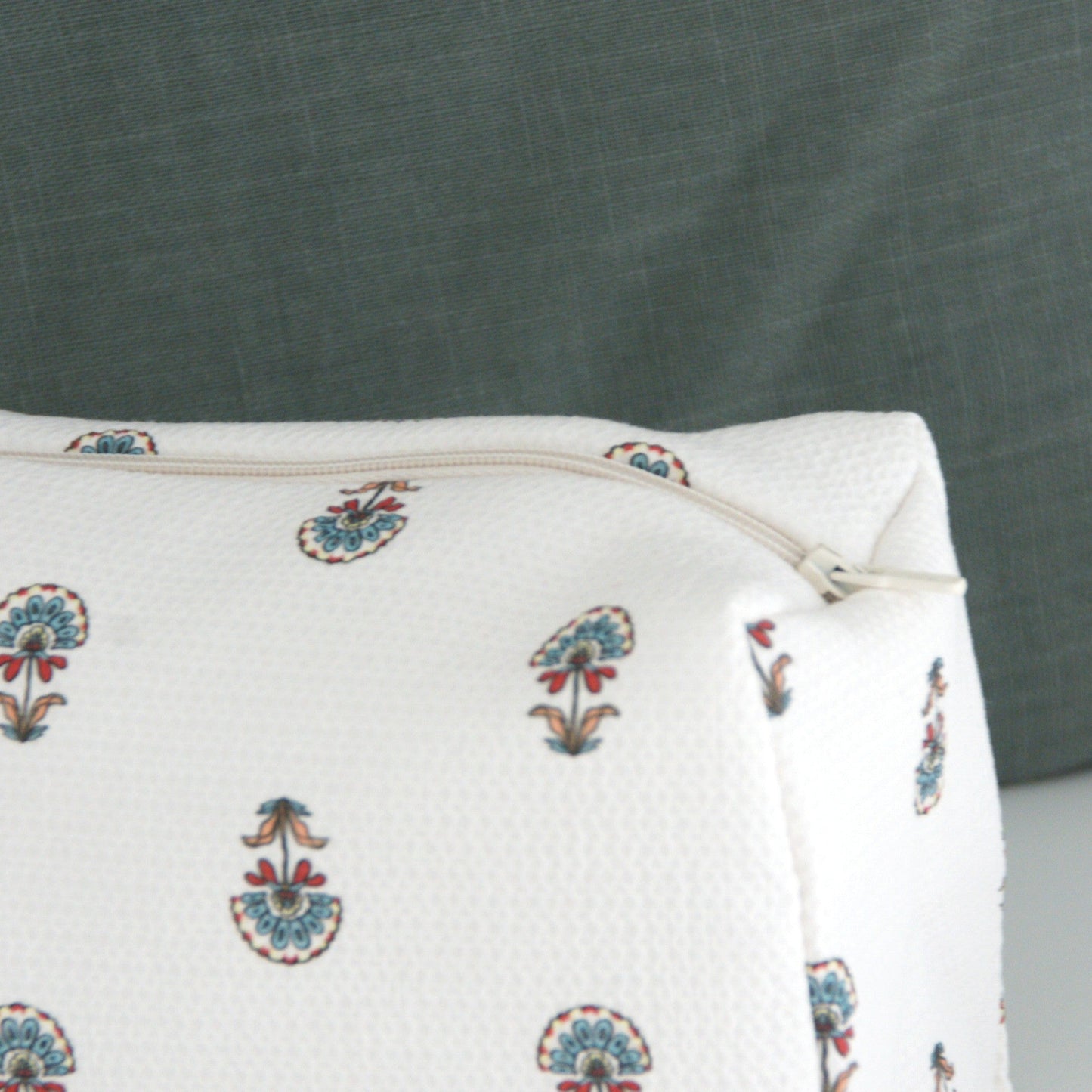 neceser blanco con estampado