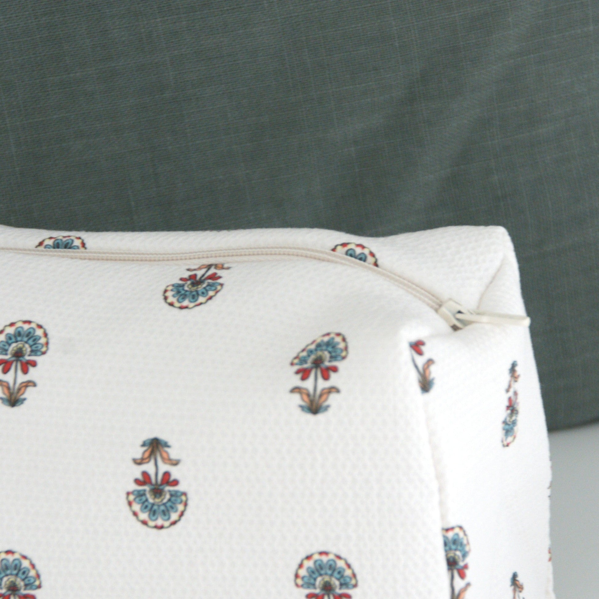 neceser blanco con estampado