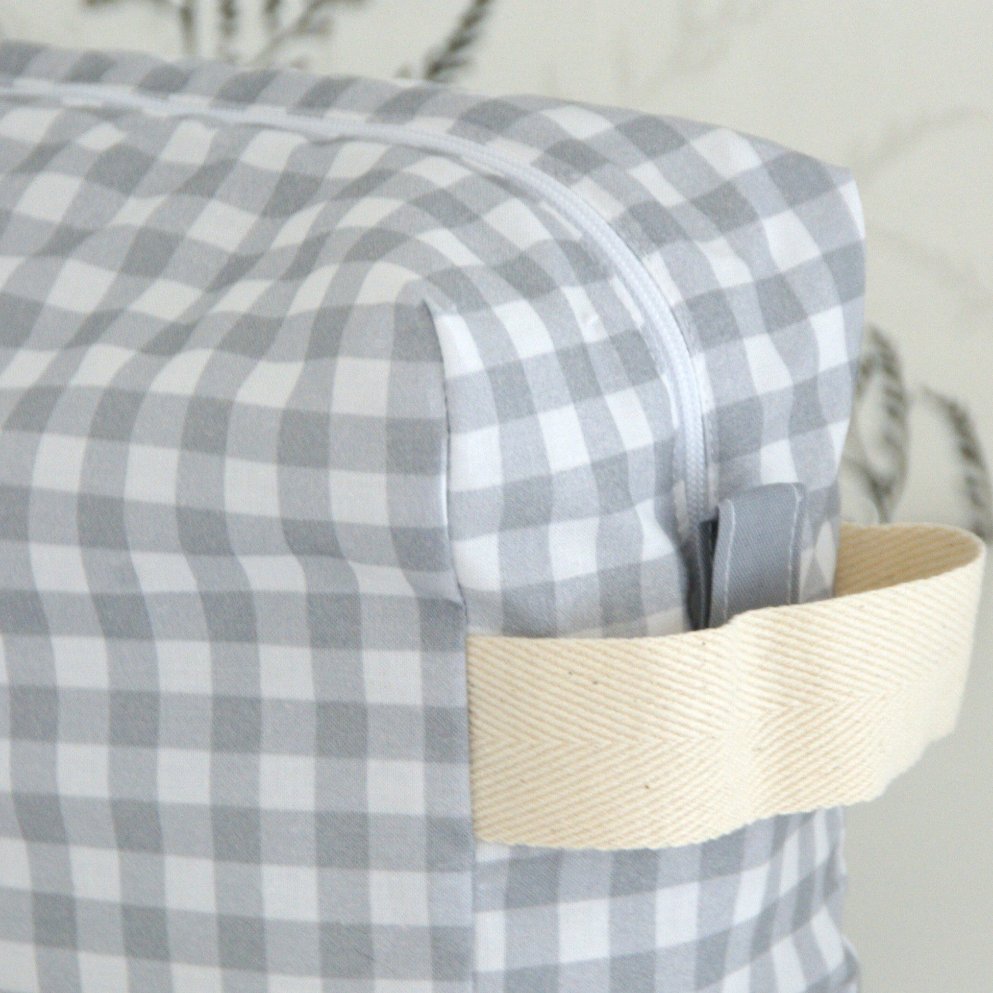 Neceser grande para niño o adulto con estampado vichy gris